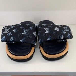 Pre Owned Louis Vuitton Sz 38 Black & Blue Monogram Padded Slide Sandals w/ Box.